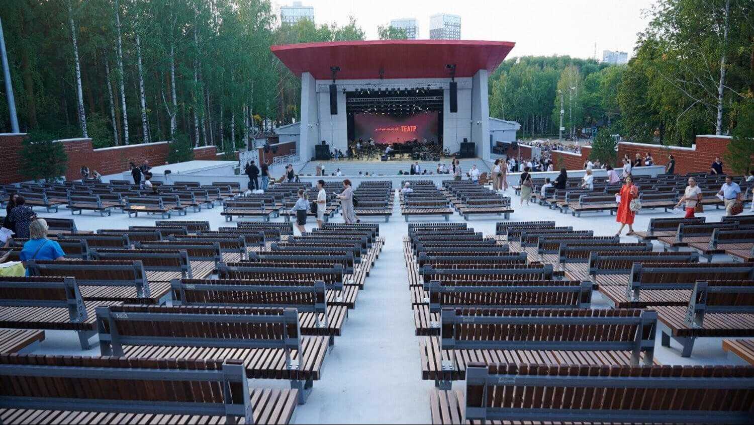 Летний театр в парке Маяковского