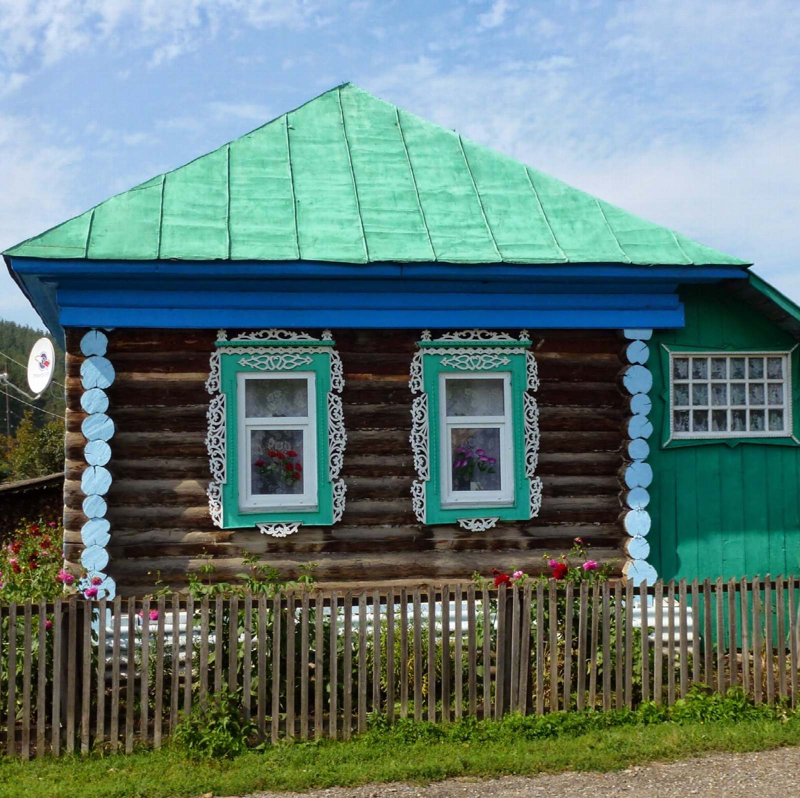 Традиционный резной дом в селе Кага, Башкортостан