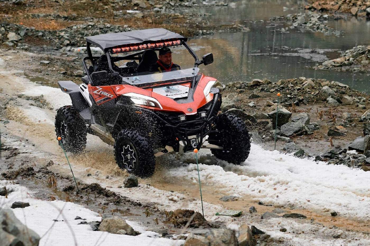 Квадроциклы CFMOTO на групповом мероприятии на трассе под Екатеринбургом