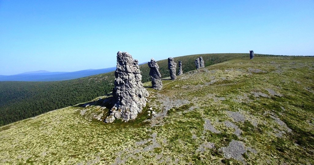 Плато Маньпупунёр — столбы выветривания