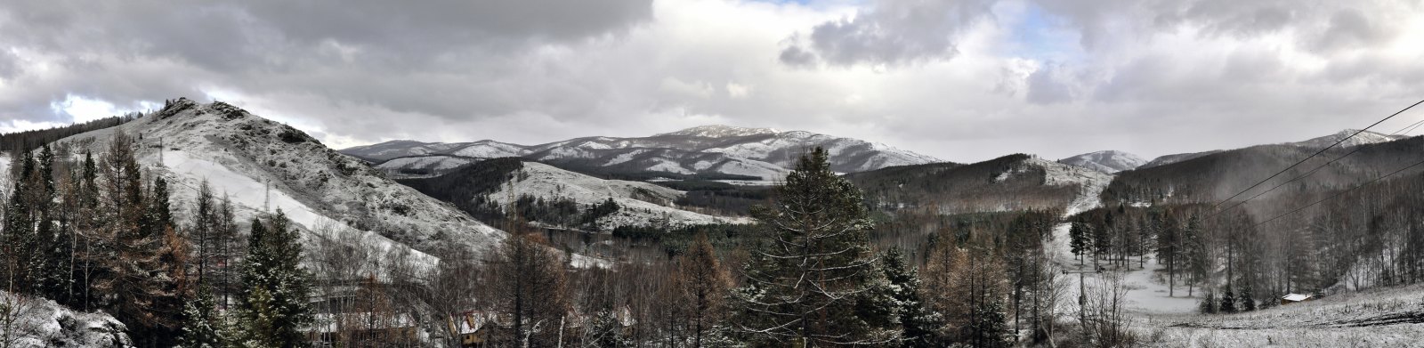 Панорама горнолыжного района Абзаково зимой