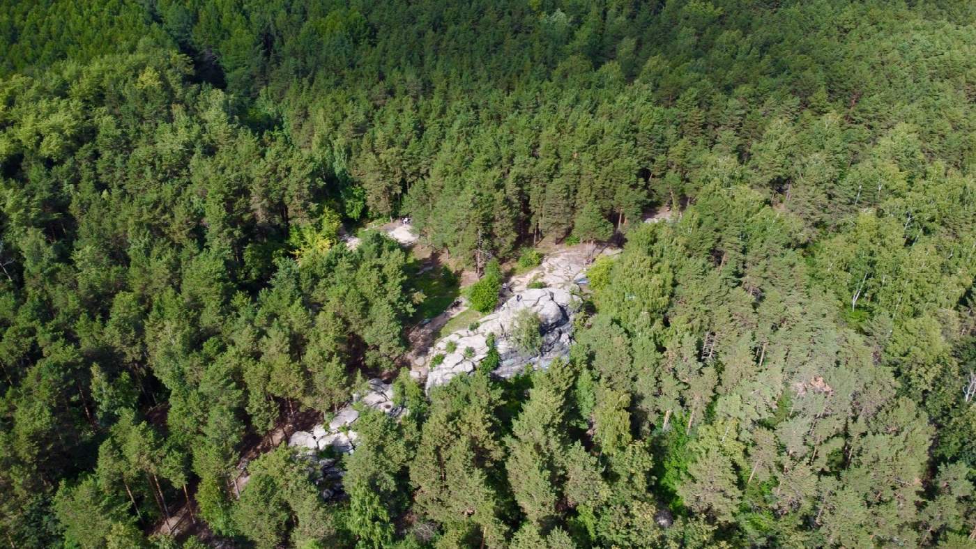 Чёртово городище — около 30 км — Каменные палатки