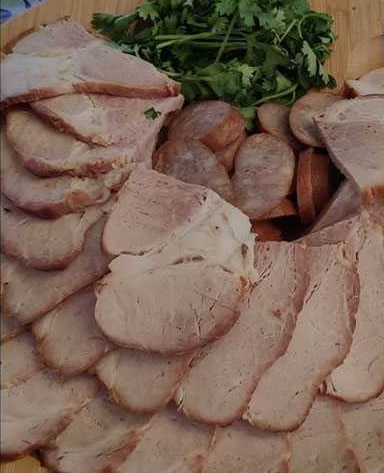 Мясное плато: буженина, балык и колбасы сырокопчёные