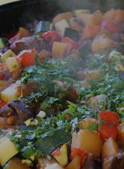 Жаркое с овощами, томлённое в казане
