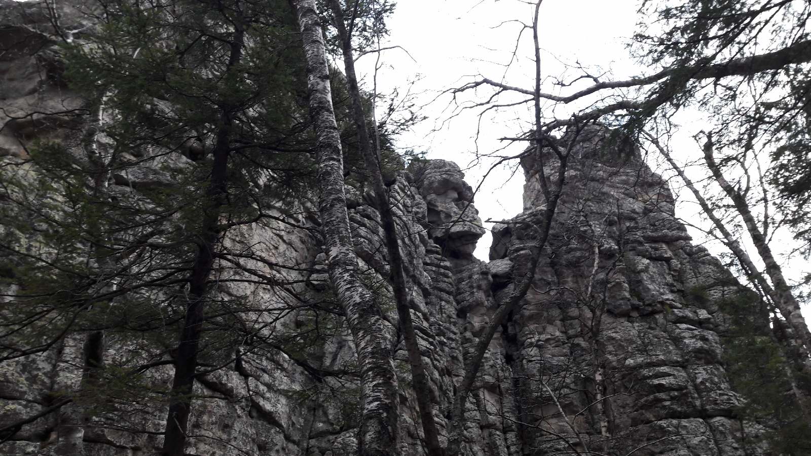 Останцы Три Брата