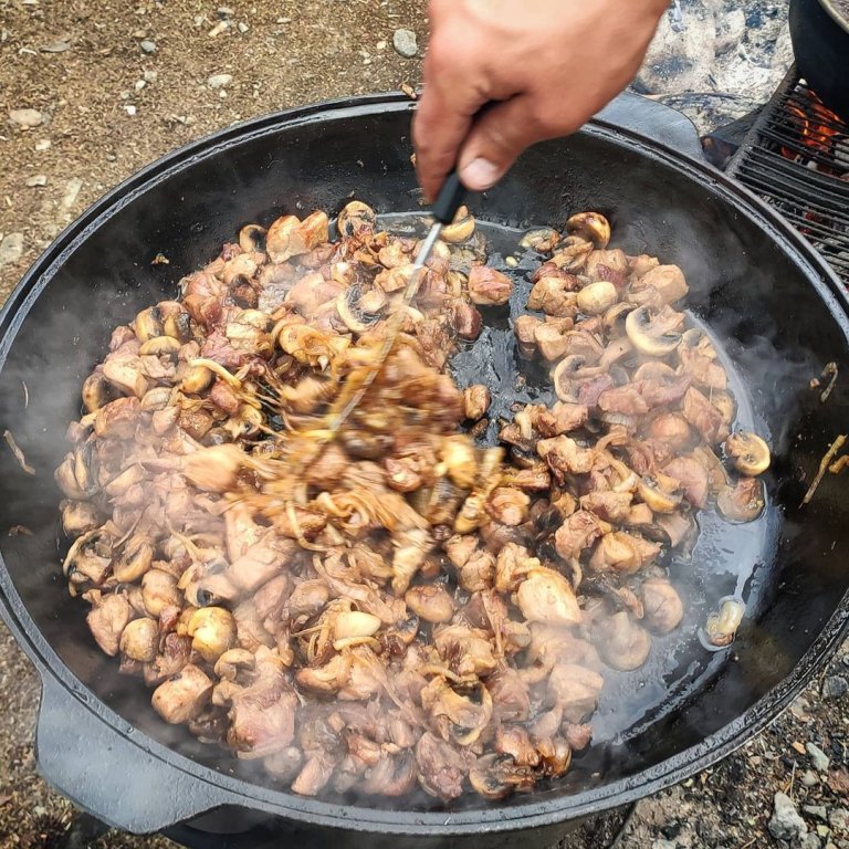 Мясное блюдо полевой кухни в экспедиции — Блюда из мяса №11